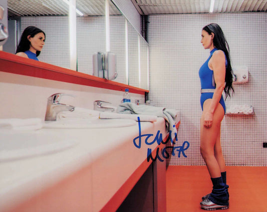 Autographed item – Demi Moore – Demi Moore signed photograph