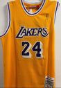 Autographed item – Kobe Bryant – Los Angeles Lakers #24 Mitchell & Ness Hardwood Classics signed gold jersey – 2007–08